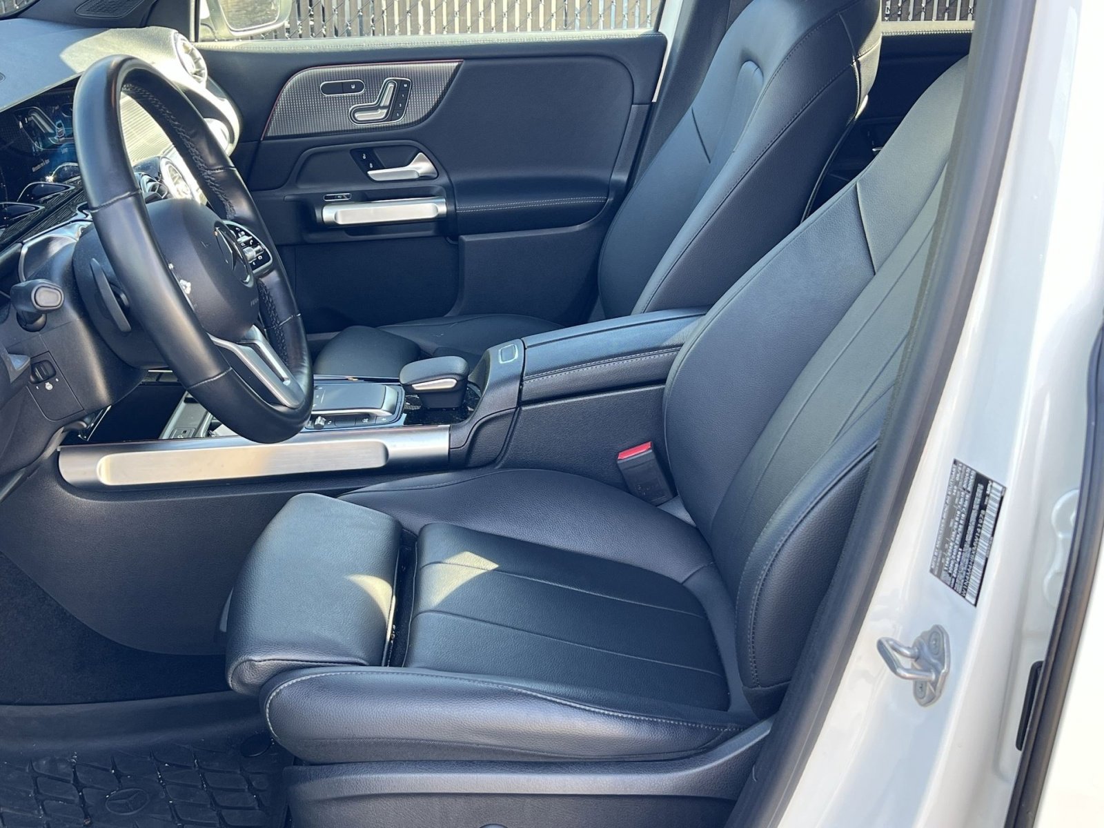 Used 2021 Mercedes-Benz GLB 250 4MATIC image 12