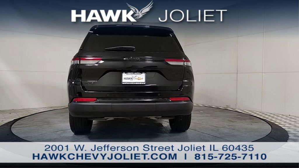 Used 2024 Jeep Grand Cherokee Altitude AWD/4WD image 7