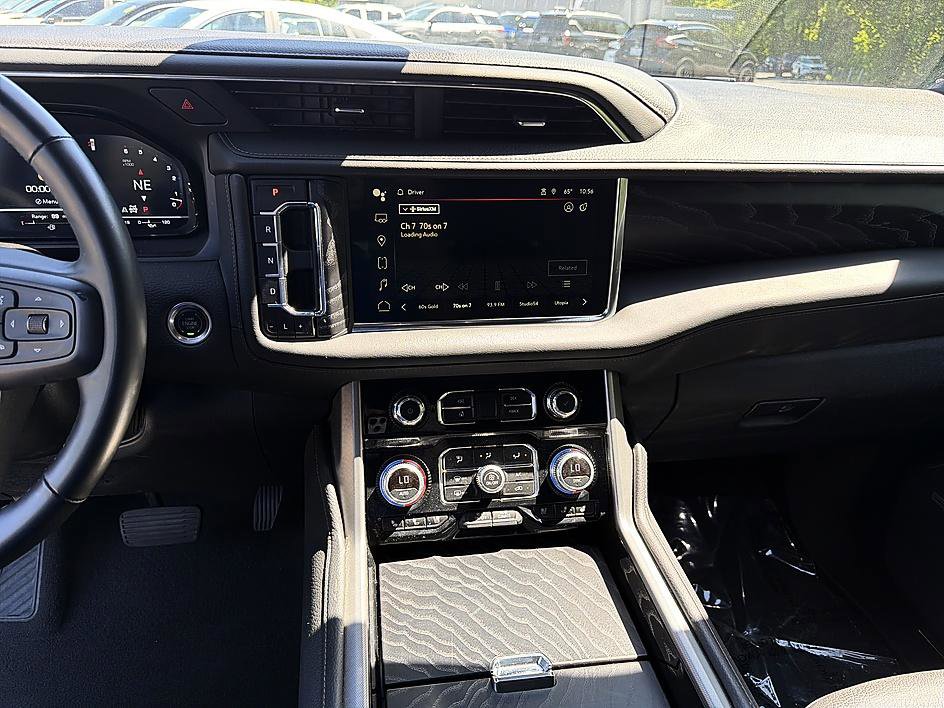 Used 2024 GMC Yukon XL Denali AWD/4WD image 12