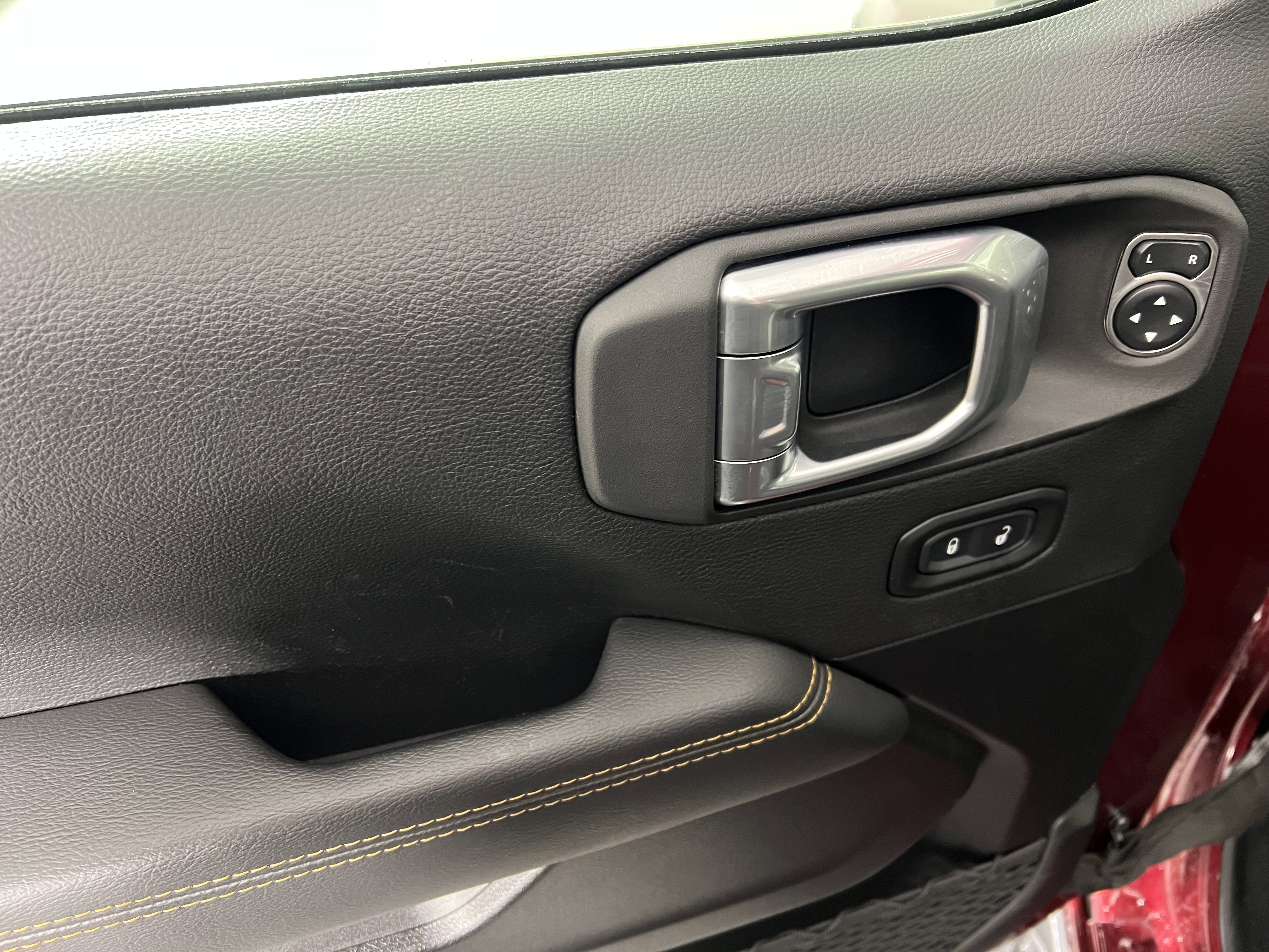 Used 2021 Jeep Gladiator Overland image 17