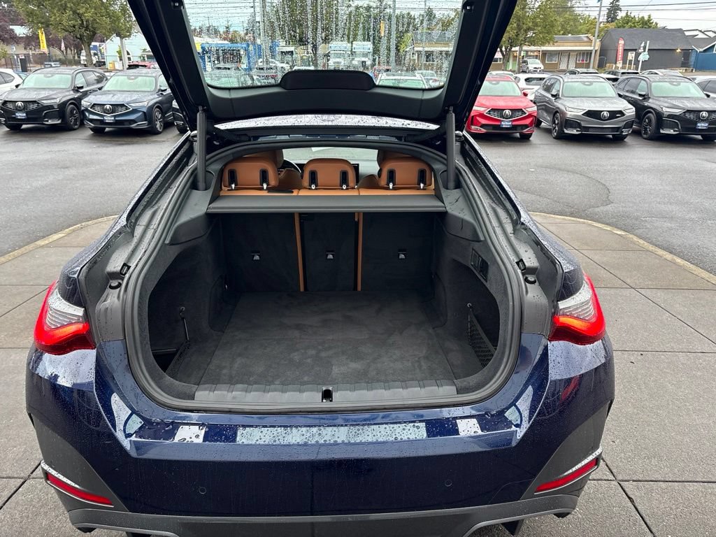 Used 2022 BMW i4 eDrive40 w/ M Sport Package RWD image 8
