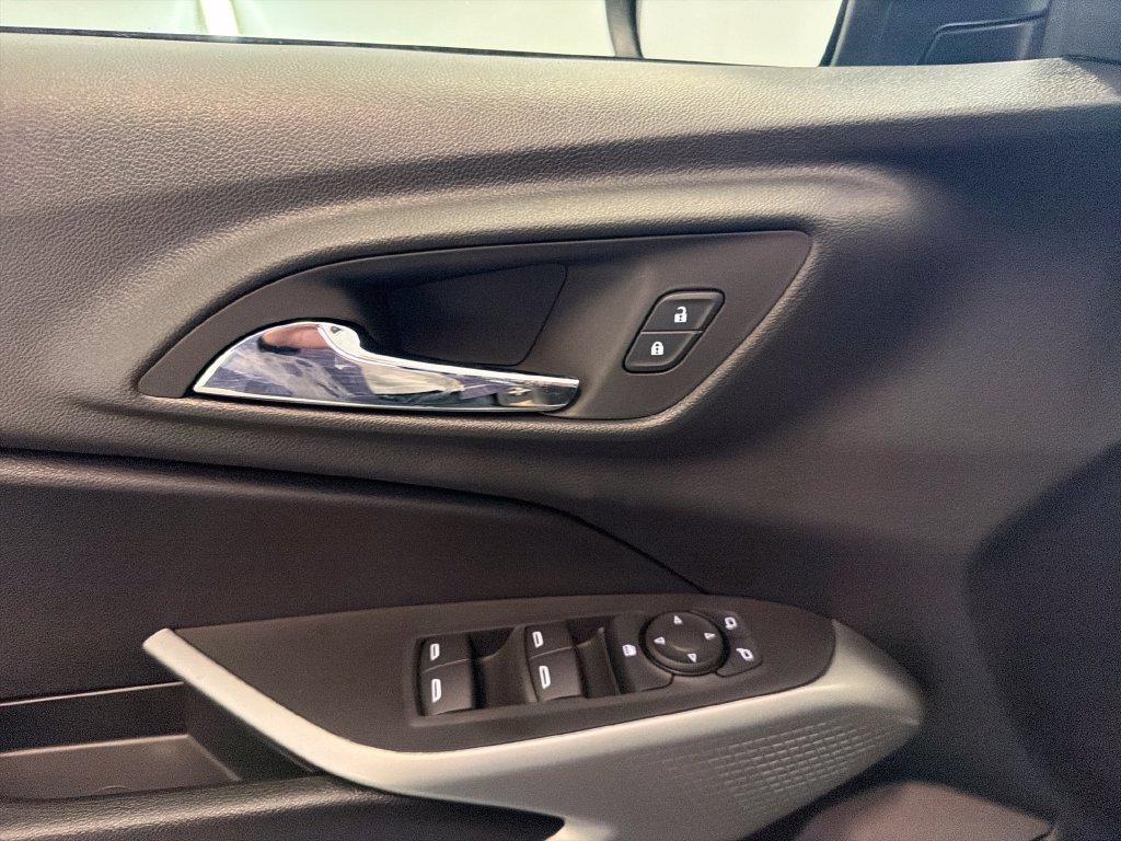 New 2026 Chevrolet Trax LS w/ LS Convenience Package FWD image 12
