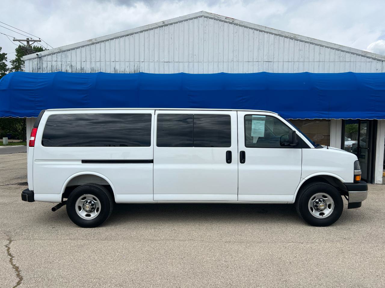 Used 2025 Chevrolet Express 3500 LT w/ LT Preferred Equipment Group RWD image 22