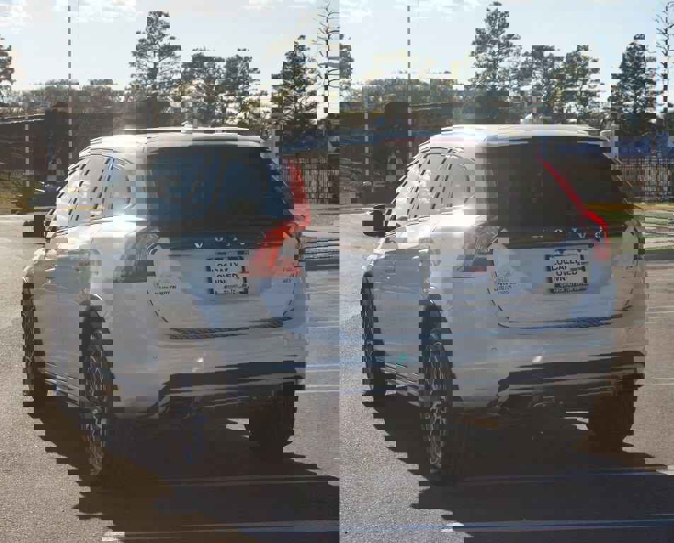 Used 2017 Volvo V60 T5 Cross Country w/ Convenience Package image 16