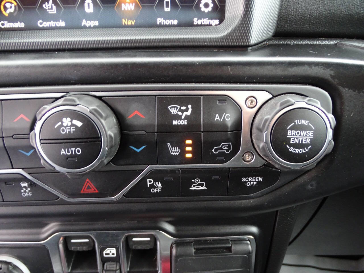Used 2021 Jeep Wrangler Unlimited Sahara AWD/4WD image 32