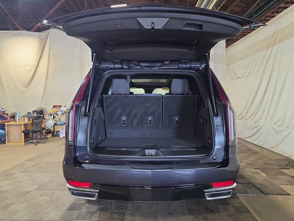Used 2023 Cadillac Escalade Premium Luxury AWD/4WD image 21