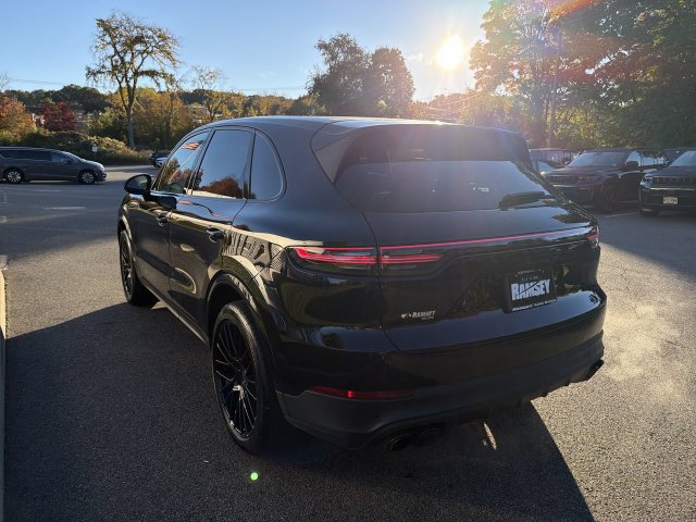 Used 2023 Porsche Cayenne AWD/4WD image 6
