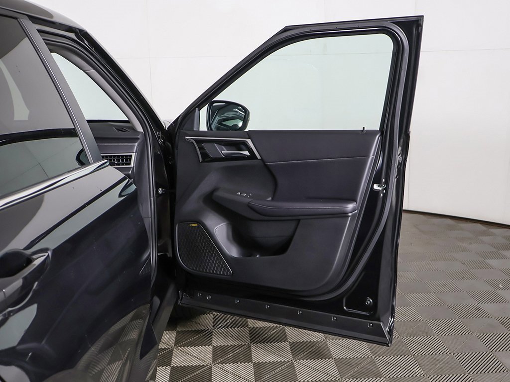 New 2025 Mitsubishi Outlander SE image 24