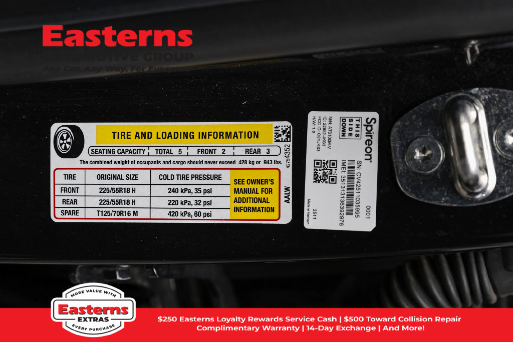 Used 2024 Chevrolet Trax RS FWD image 34