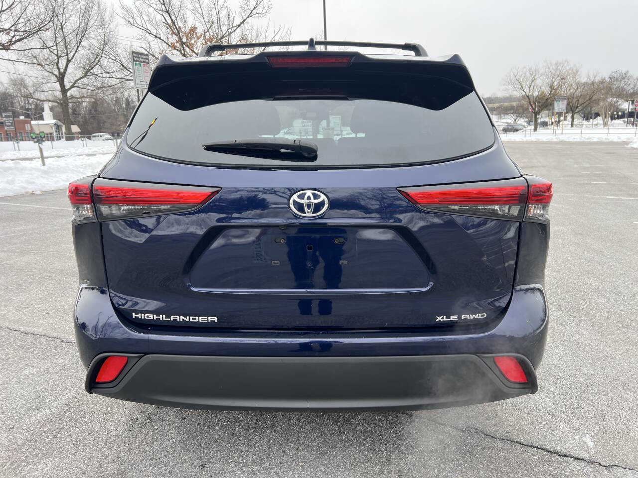 Used 2021 Toyota Highlander XLE image 6