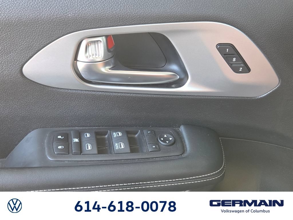 Used 2023 Chrysler Pacifica Touring-L w/ S Appearance Package AWD/4WD image 29