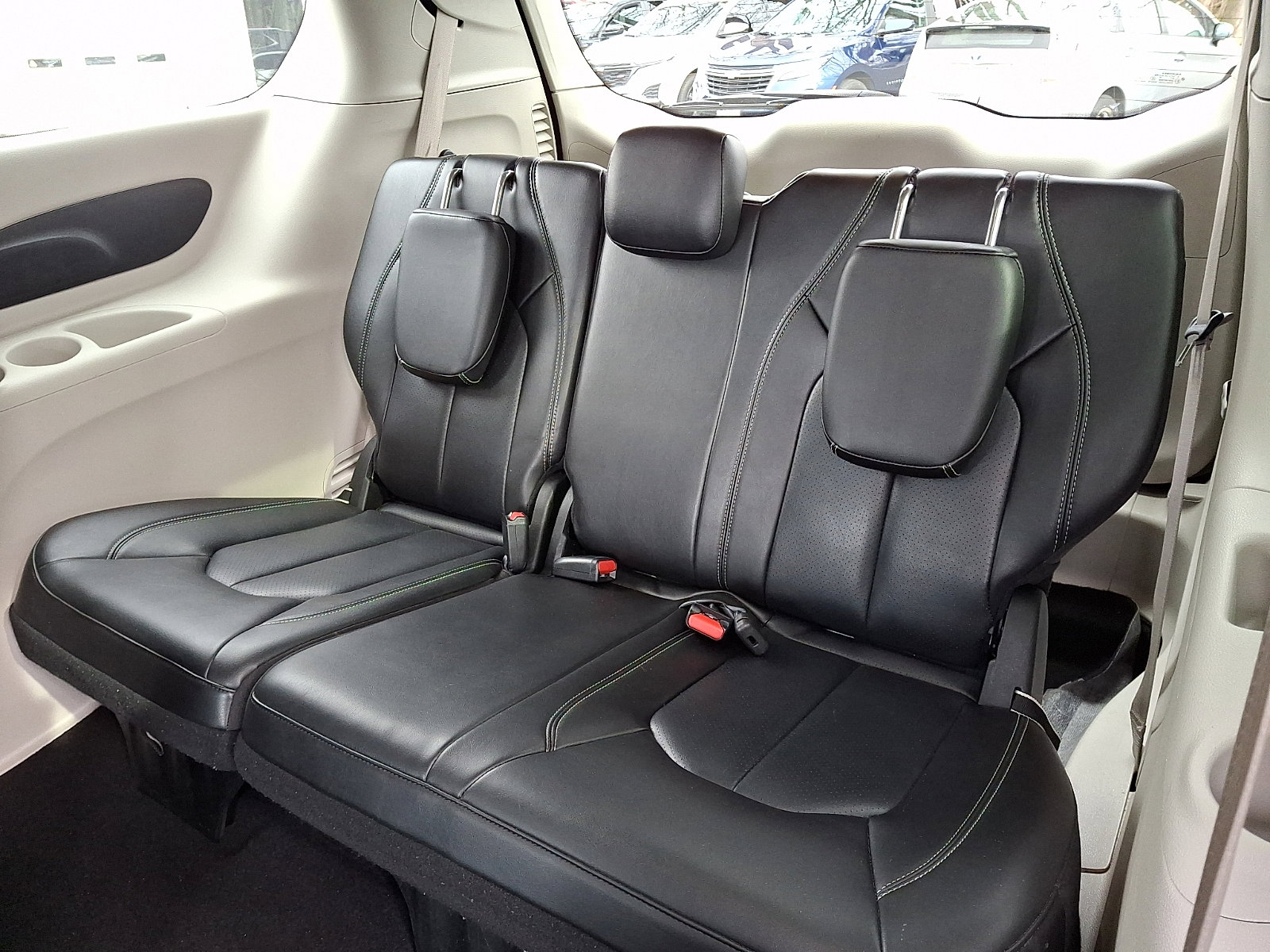 Used 2023 Chrysler Pacifica Touring-L image 12