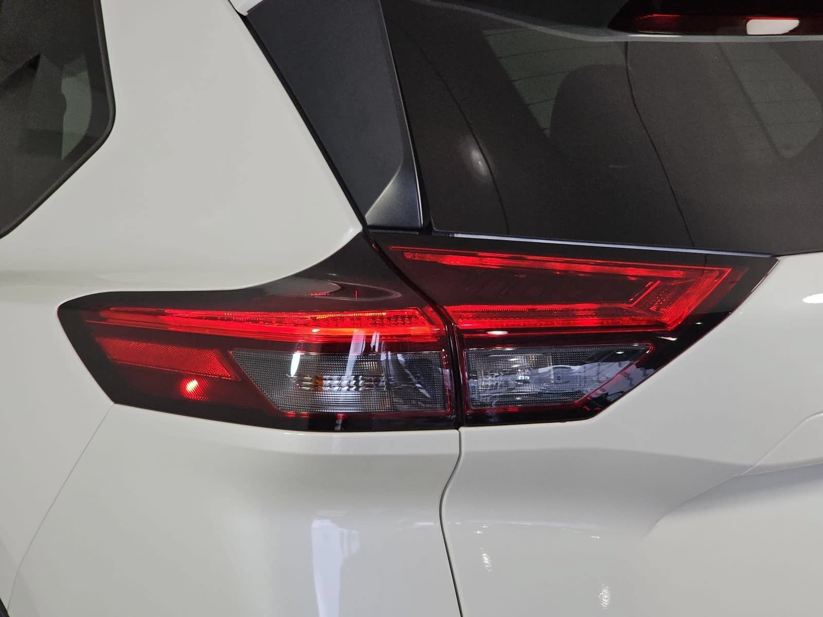 Used 2023 Nissan Rogue SV FWD image 29
