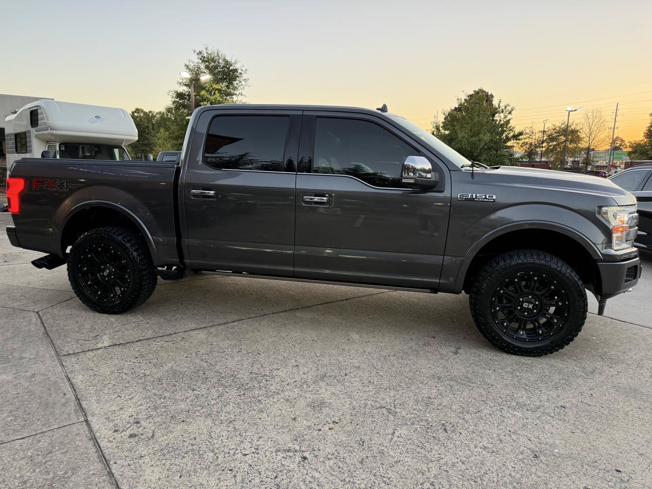 Used 2018 Ford F150 Platinum w/ Equipment Group 701A Luxury AWD/4WD image 8