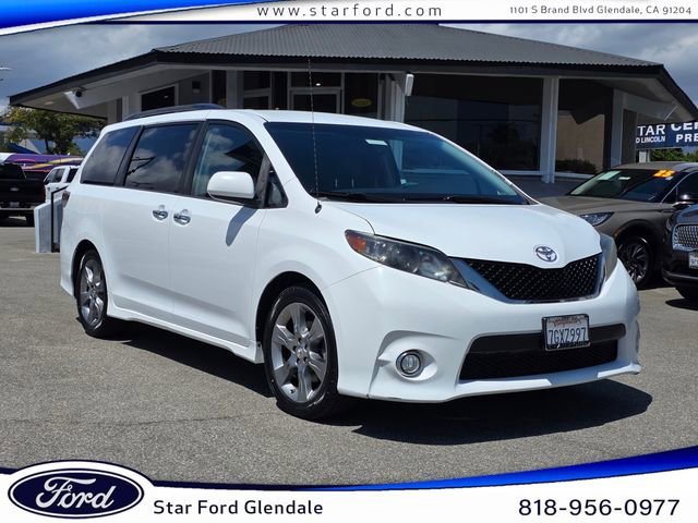 Used 2014 Toyota Sienna SE FWD image 1