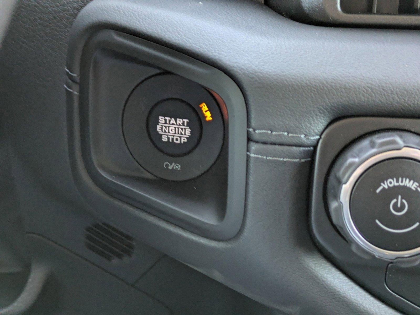 New 2025 Jeep Wrangler Unlimited Rubicon w/ Steel Bumper Group image 30