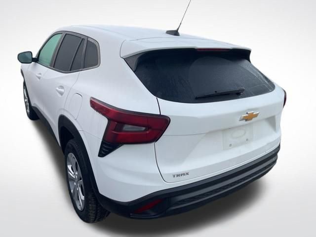 Used 2024 Chevrolet Trax LS image 7