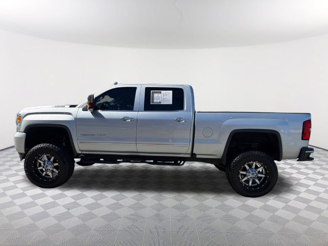 Used 2019 GMC Sierra 2500 Denali w/ Duramax Plus Package AWD/4WD image 8