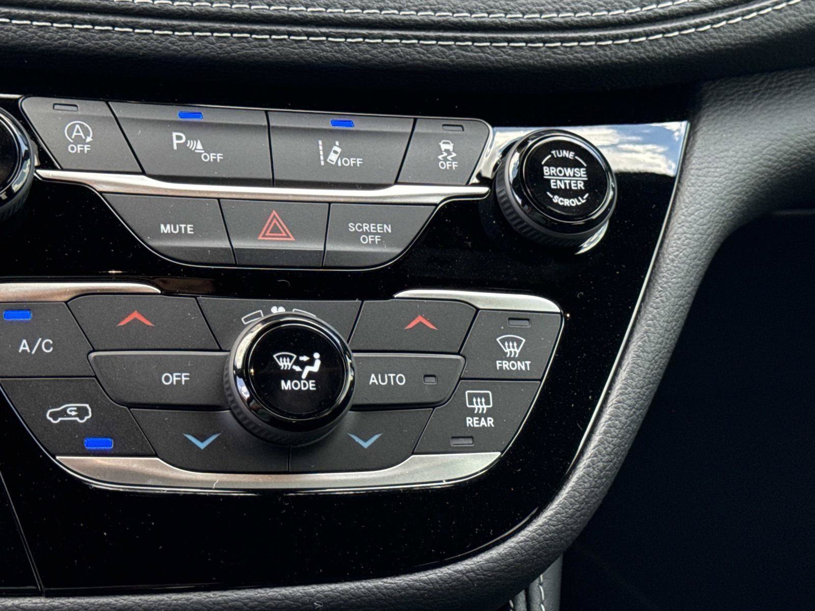 New 2027 Chrysler Pacifica Limited FWD image 28