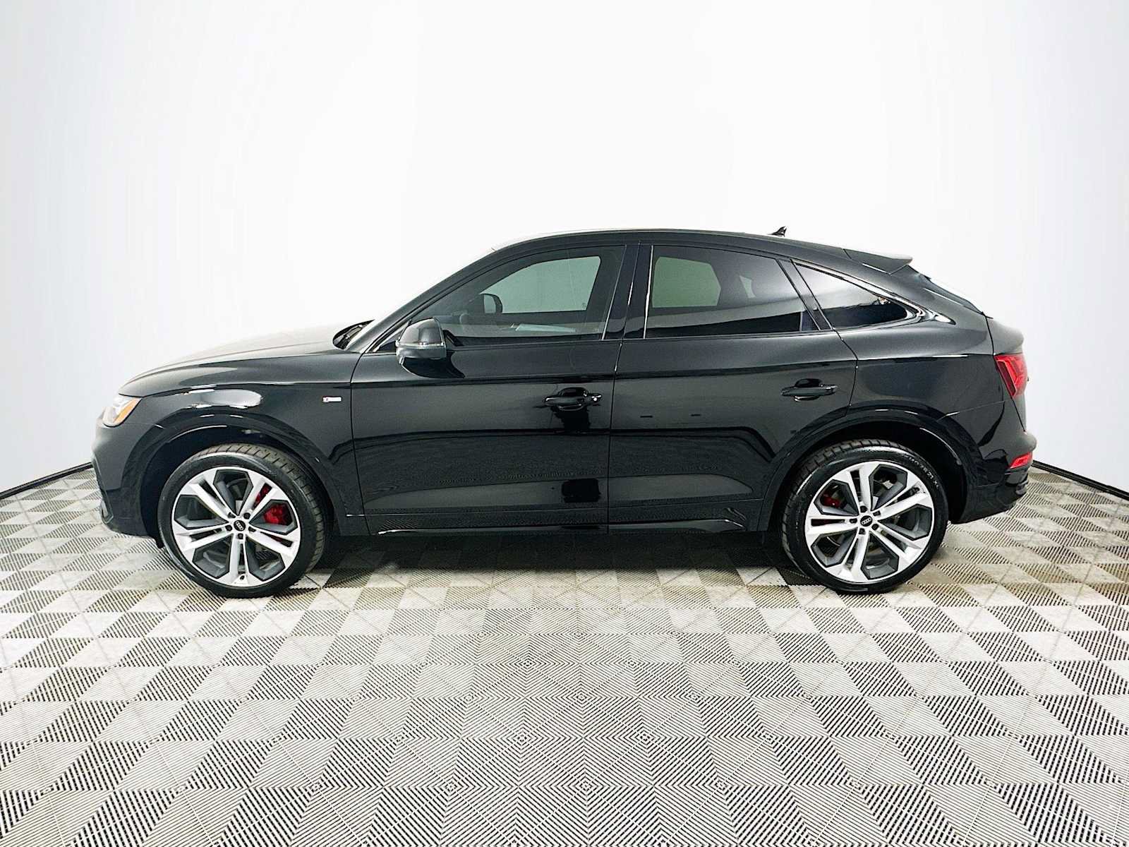 Certified 2025 Audi Q5 2.0T Premium Plus w/ Premium Plus Package AWD/4WD image 4