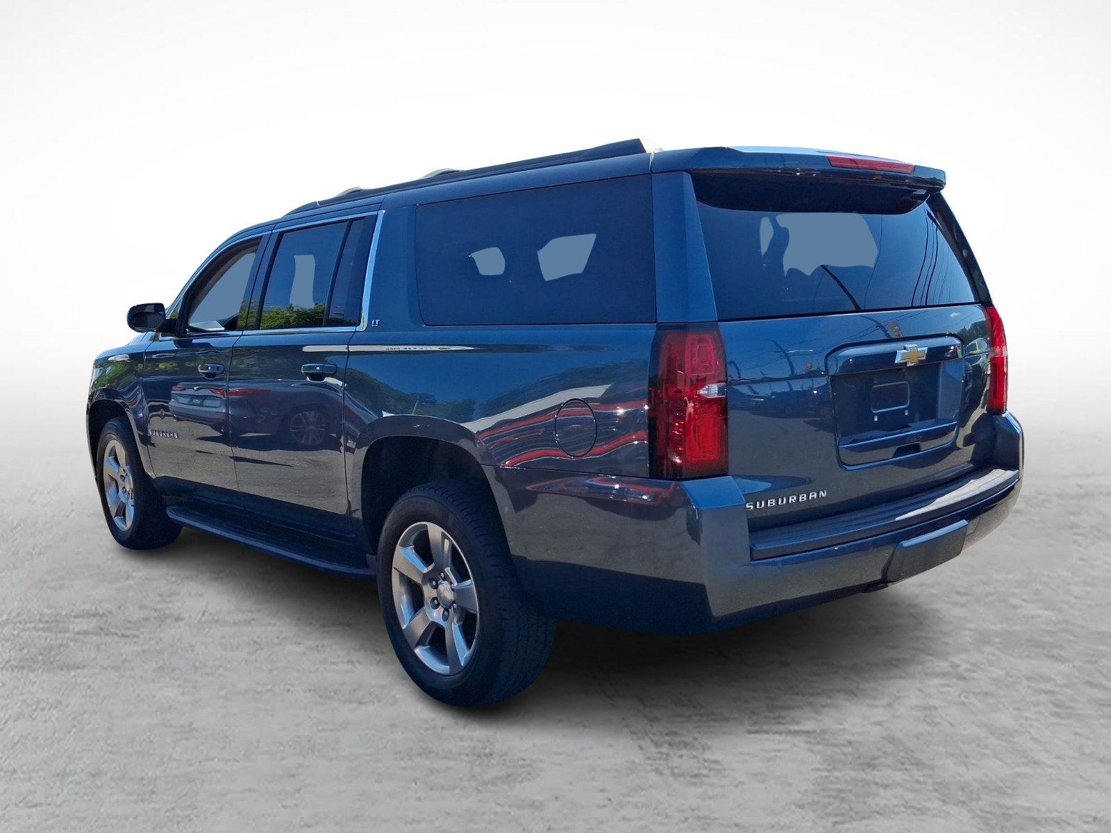 Used 2020 Chevrolet Suburban LT AWD/4WD image 4
