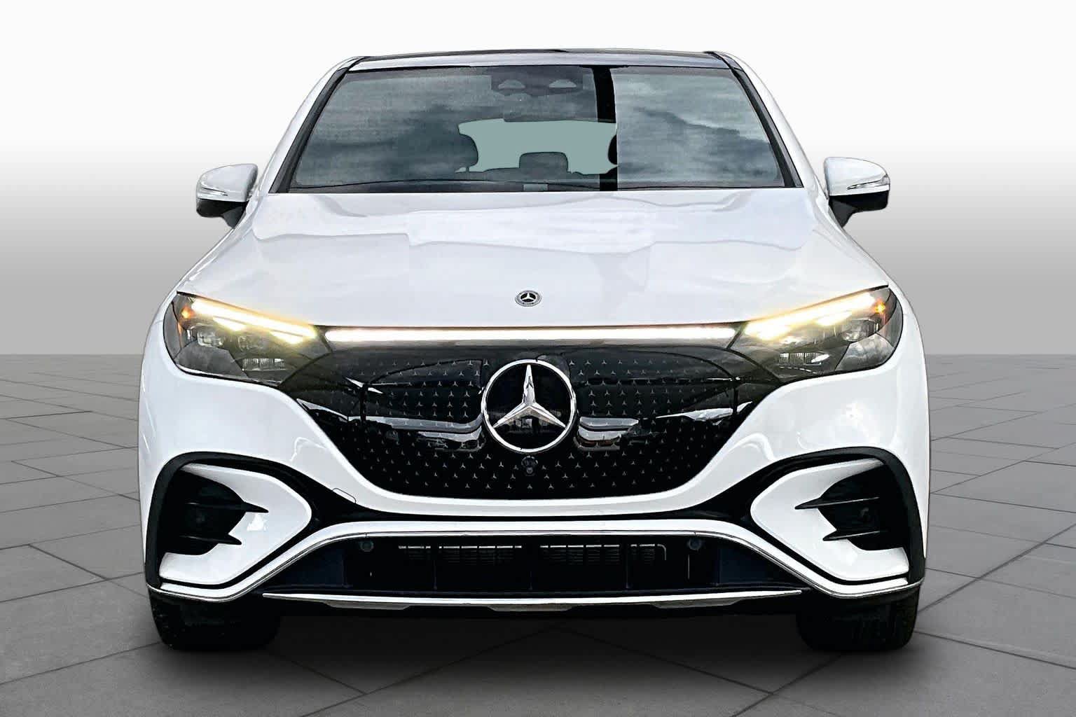 Certified 2023 Mercedes-Benz EQE 350+ 4MATIC SUV w/ Pinnacle Trim Package image 3