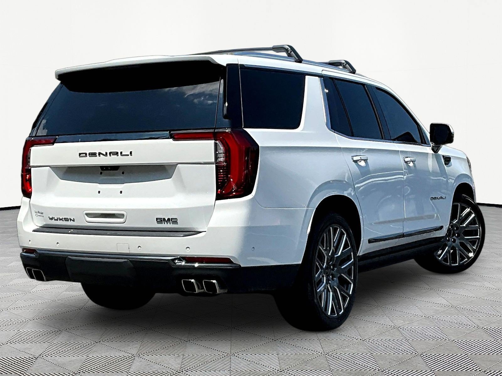 Used 2025 GMC Yukon Denali Ultimate AWD/4WD image 6