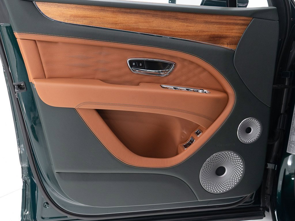 Used 2025 Bentley Bentayga Extended Wheelbase image 11