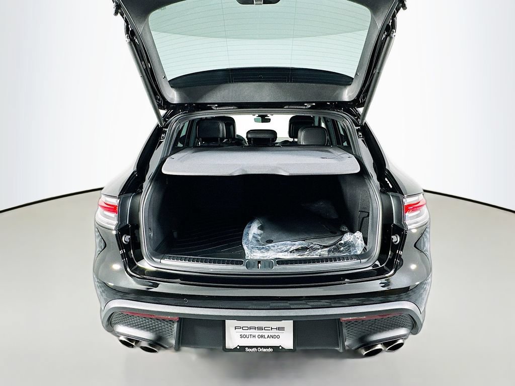 Certified 2025 Porsche Macan S AWD/4WD image 28