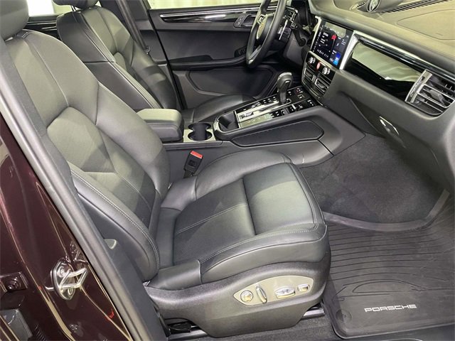 Certified 2025 Porsche Macan image 23