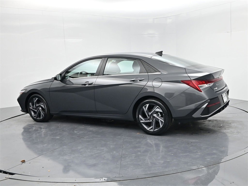 Used 2025 Hyundai Elantra SEL image 5