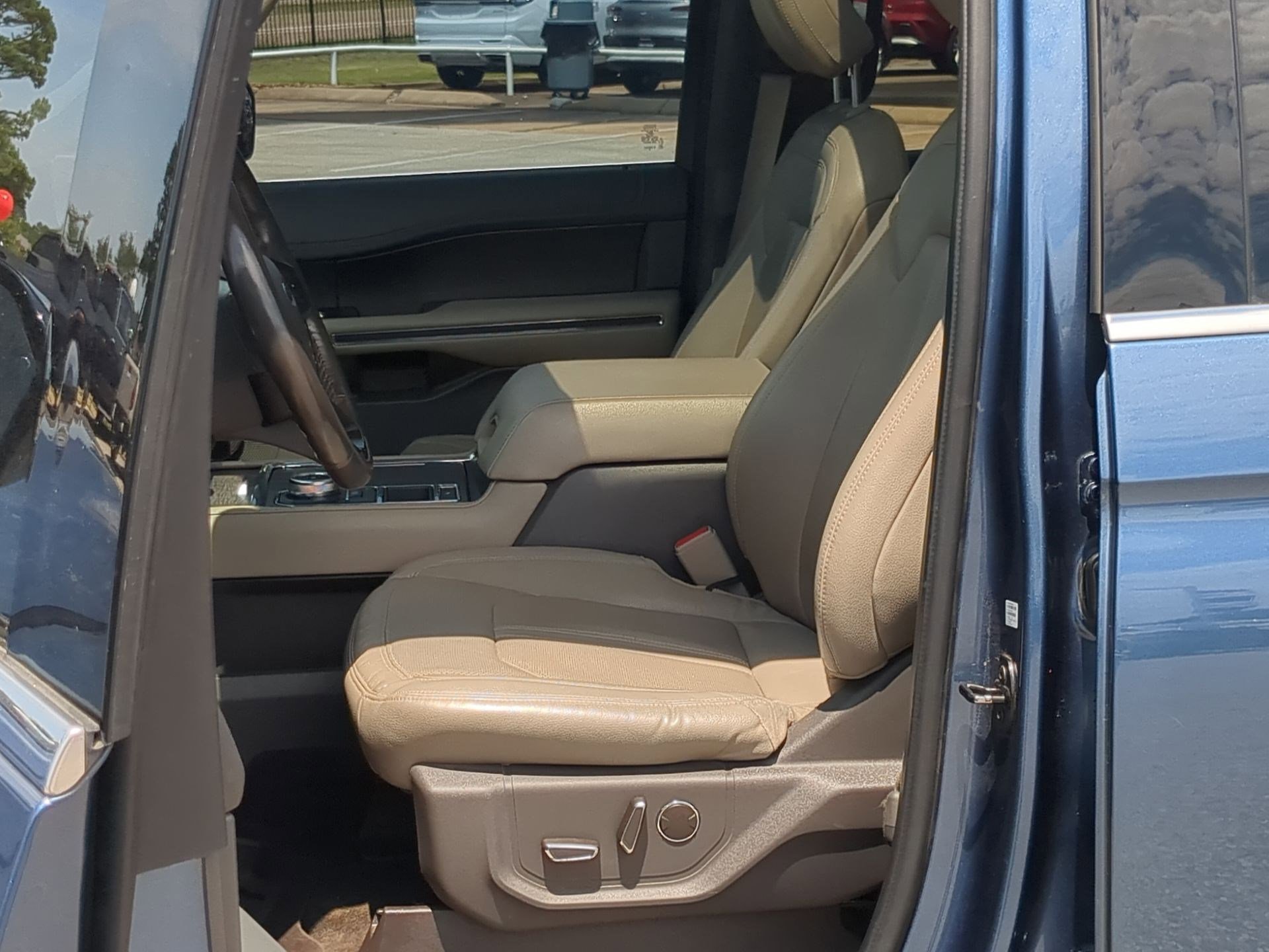Used 2019 Ford Expedition Limited w/ Equipment Group 301A RWD image 11