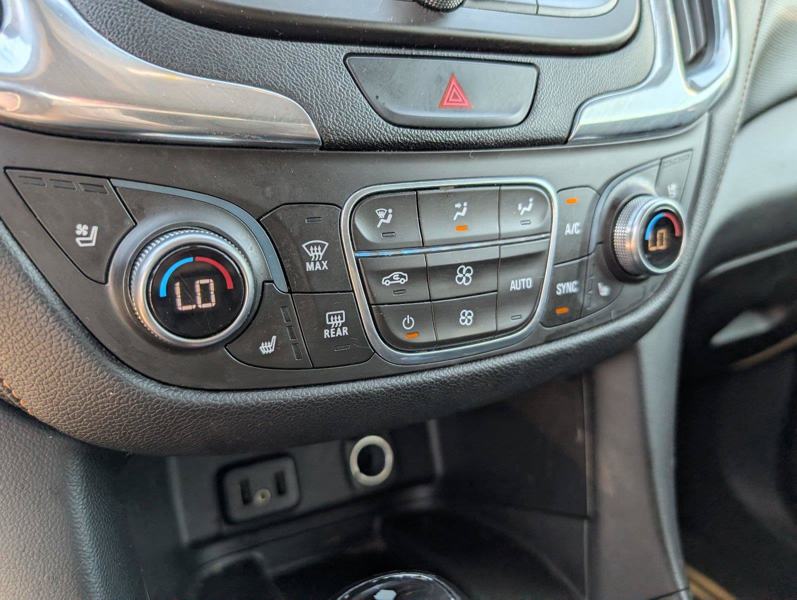 Used 2018 Chevrolet Equinox Premier AWD/4WD image 19