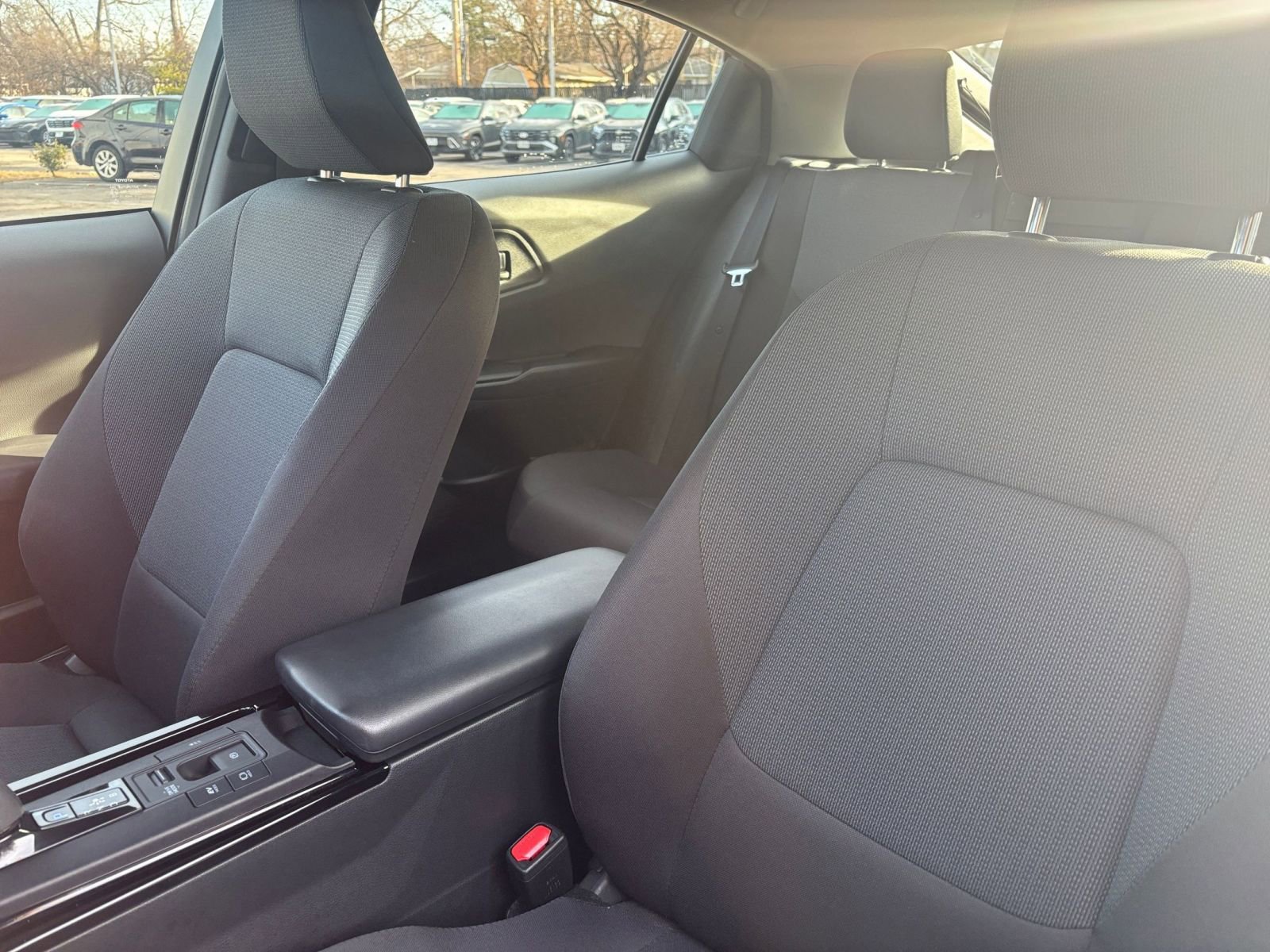 Used 2025 Toyota Prius LE image 34