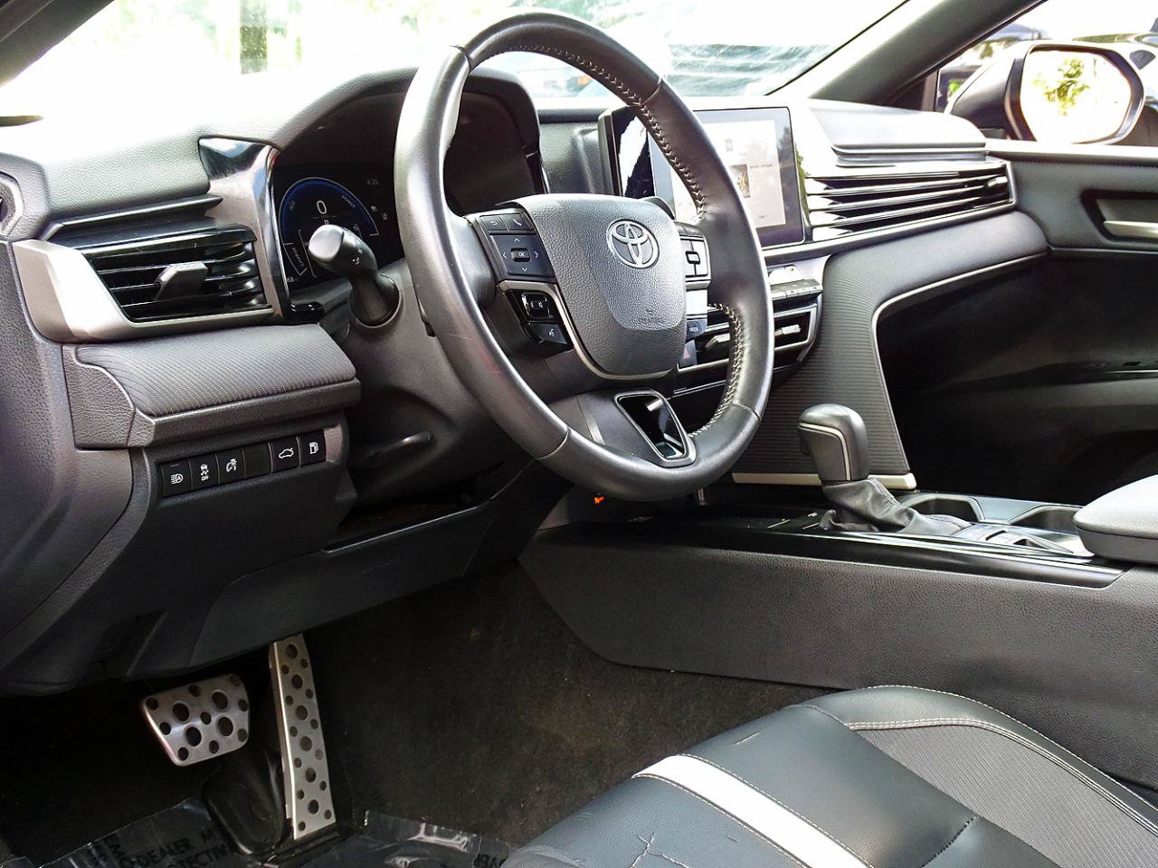 Used 2025 Toyota Camry SE w/ Convenience Package FWD image 21