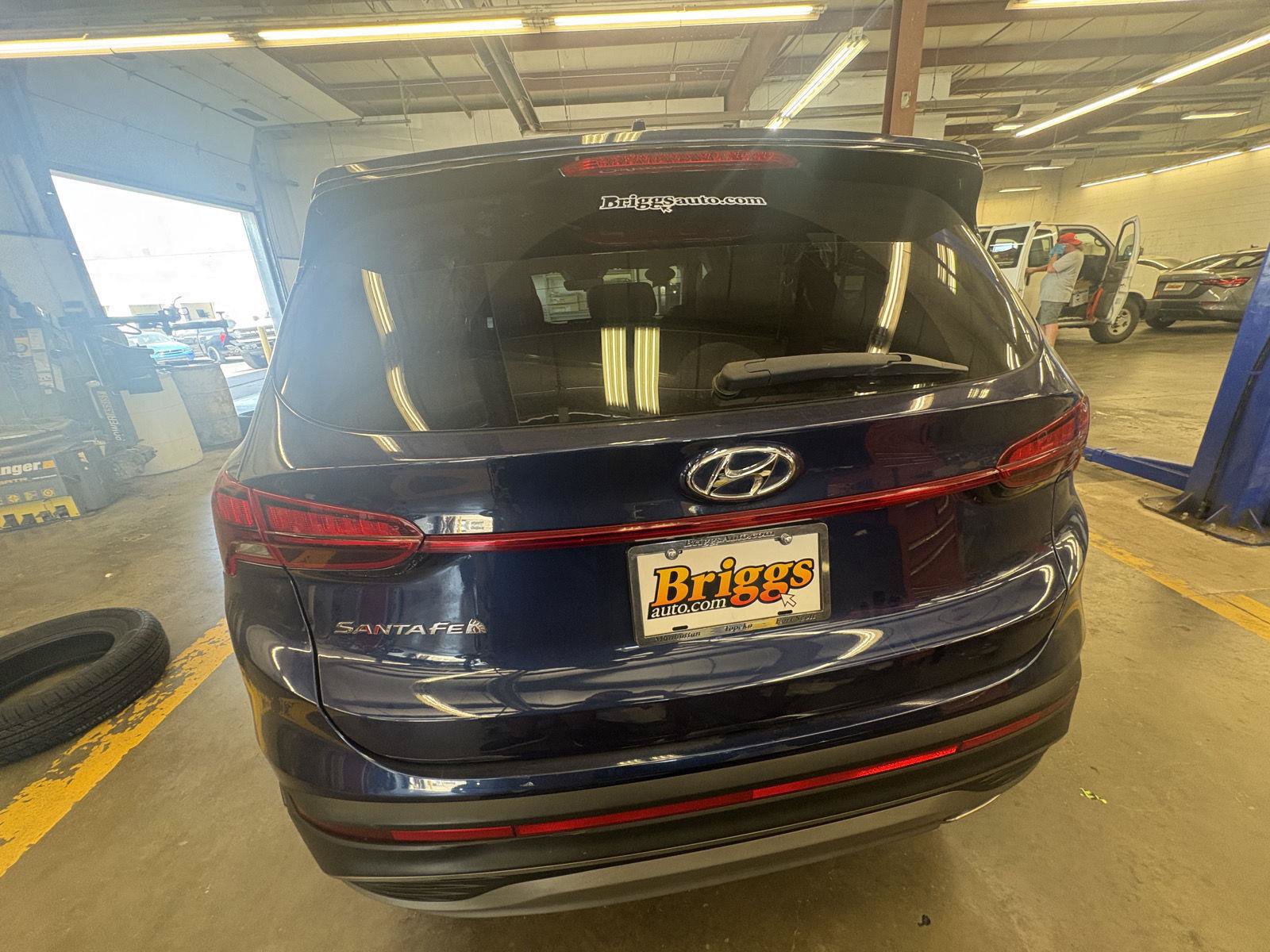 Used 2023 Hyundai Santa Fe SE FWD image 4