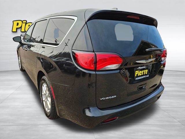 Used 2023 Chrysler Voyager LX FWD image 3