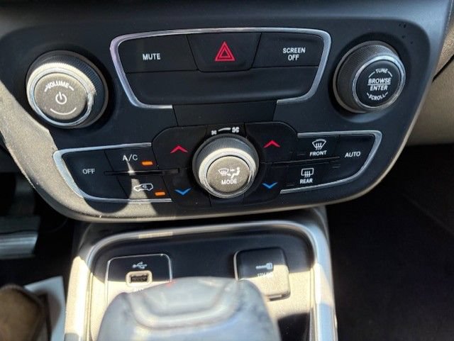 Used 2018 Jeep Compass Latitude w/ Popular Equipment Group FWD image 14
