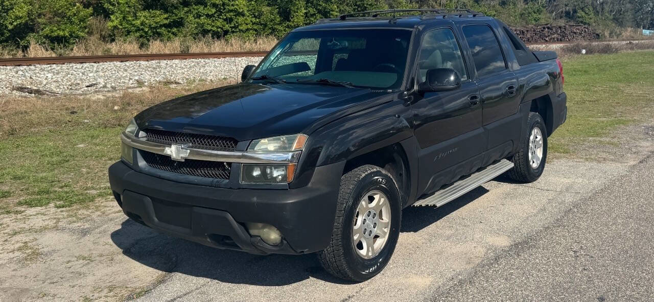 Used 2003 Chevrolet Avalanche 4x4 w/ Suspension Package, Off-Road image 2