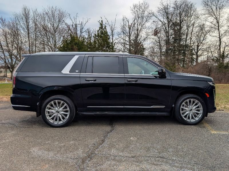 Used 2023 Cadillac Escalade ESV Premium Luxury image 4