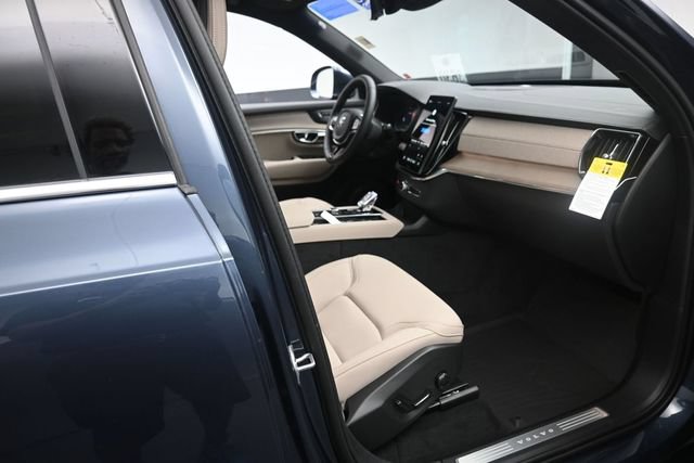Used 2026 Volvo XC90 B6 Plus w/ Protection Package Premier AWD/4WD image 30