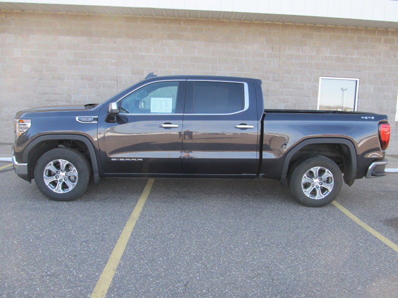 Used 2025 GMC Sierra 1500 SLT image 1