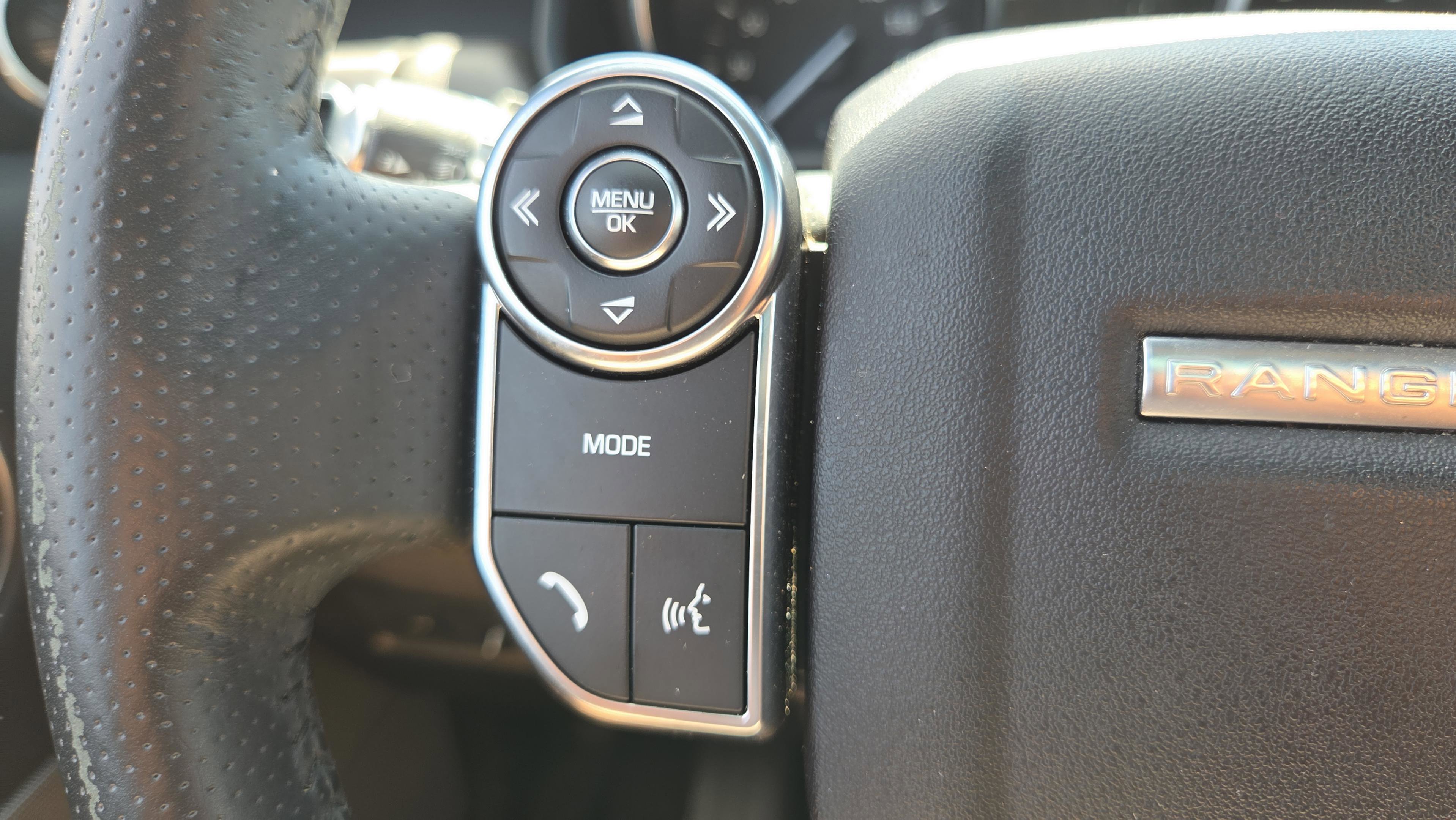 Used 2016 Land Rover Range Rover Sport SE AWD/4WD image 29