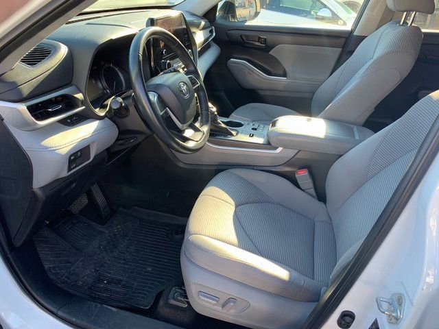 Used 2023 Toyota Highlander LE image 6