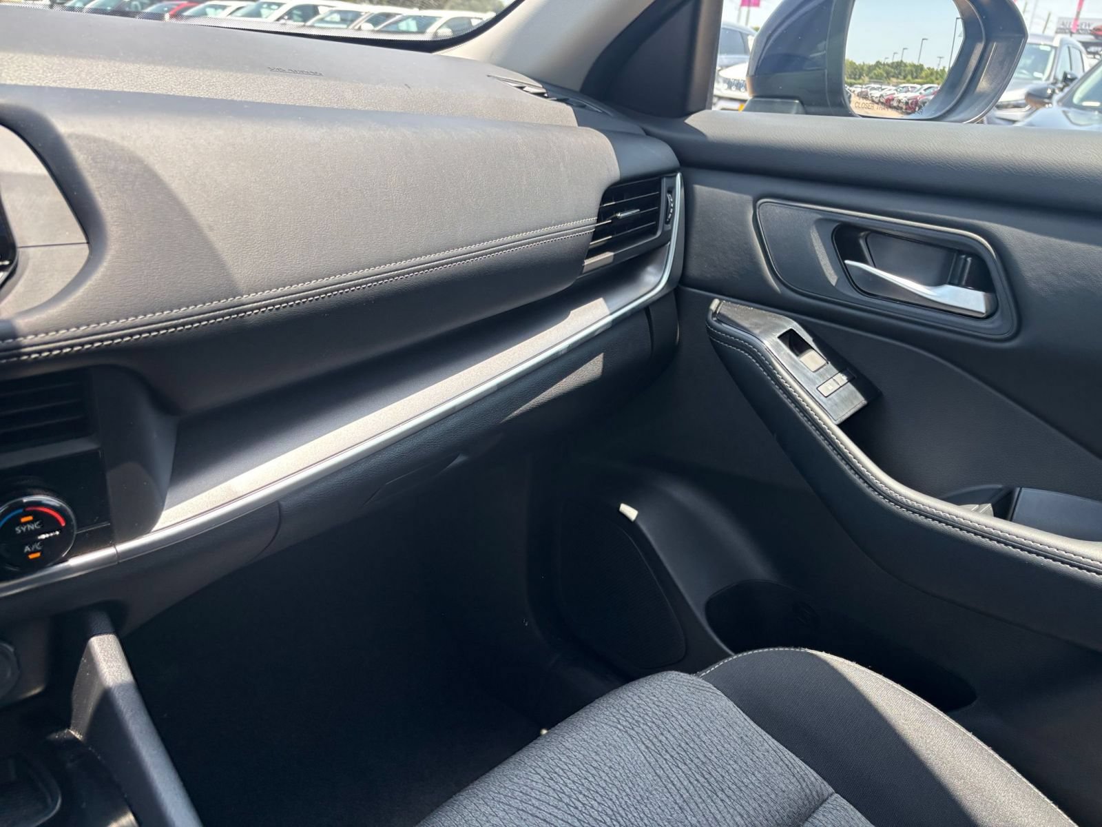 Used 2026 Nissan Rogue SV FWD image 37