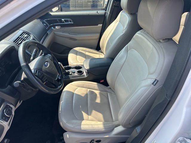 Used 2018 Ford Explorer Limited w/ Equipment Group 301A FWD image 14