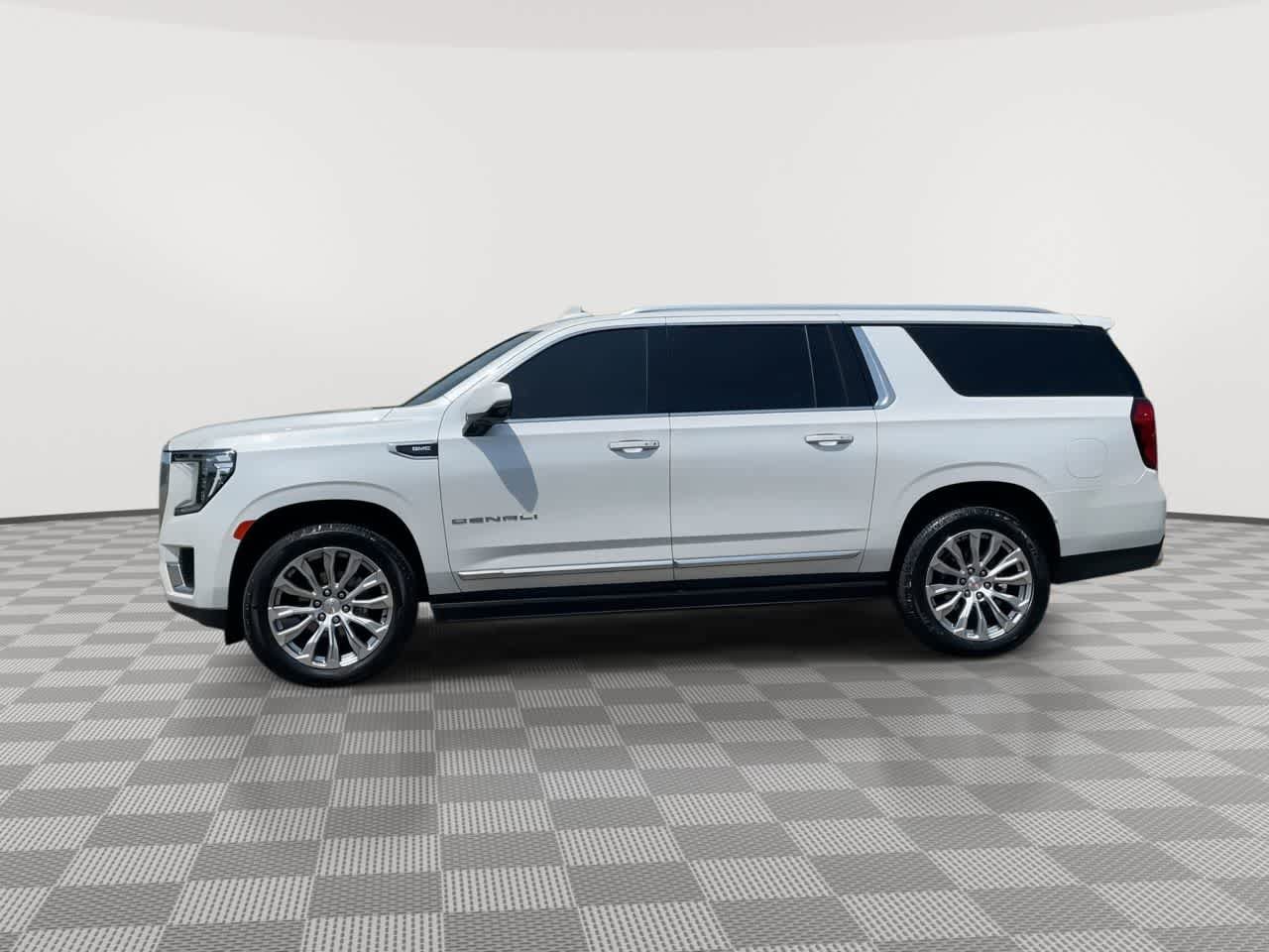 Used 2022 GMC Yukon XL Denali AWD/4WD image 5