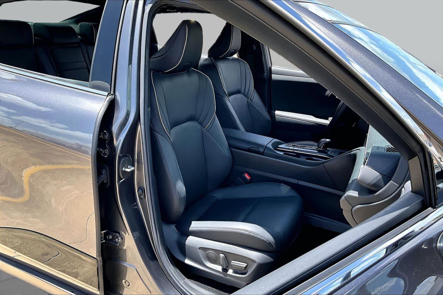 Used 2023 Toyota Crown AWD/4WD image 9
