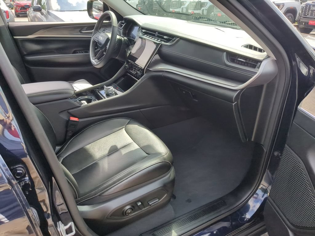 Used 2023 Jeep Grand Cherokee Limited AWD/4WD image 36