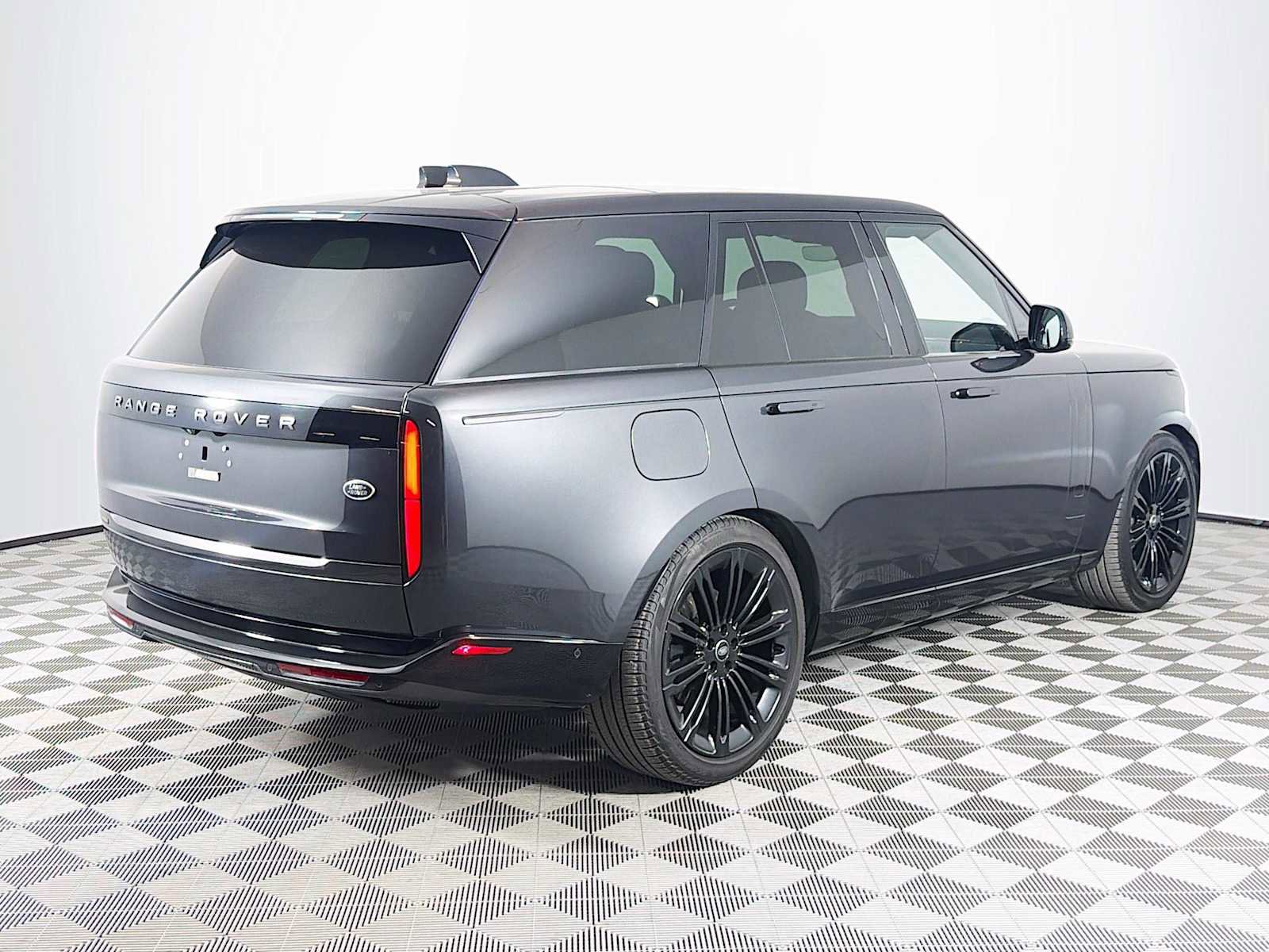 Certified 2023 Land Rover Range Rover SE image 11